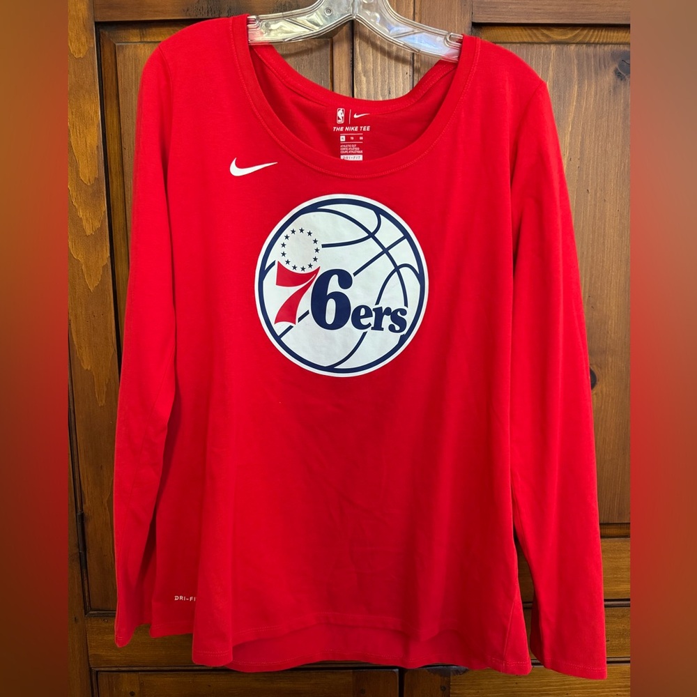 Nike Dri-FIT Ladies XL Red Long Sleeve Philadelphia 76ers Tee Shirt. NWOT